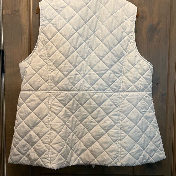 #2027. Kim Rogers White Quilted Puffy Vest w/Zip & Snap Closure. Size 1X - Picture 5 of 8